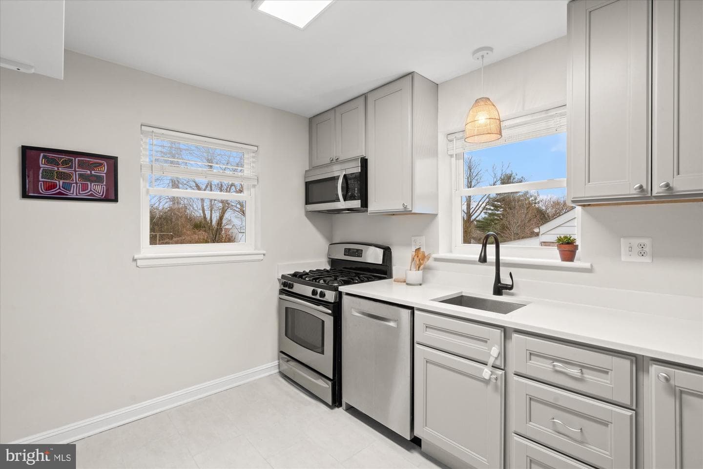 2213 Darrow Street photo 9