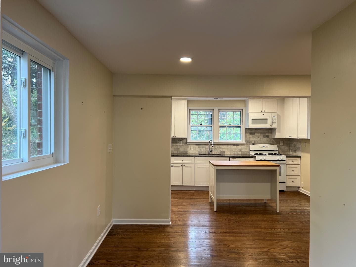 10713 Saint Margarets Way photo 3