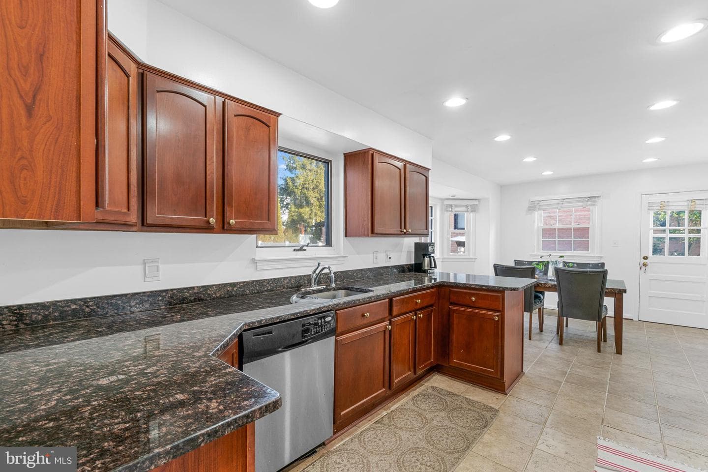 5517 Huntington Parkway photo 4