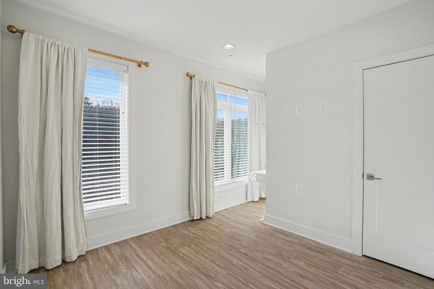 8215 River Road photo 23