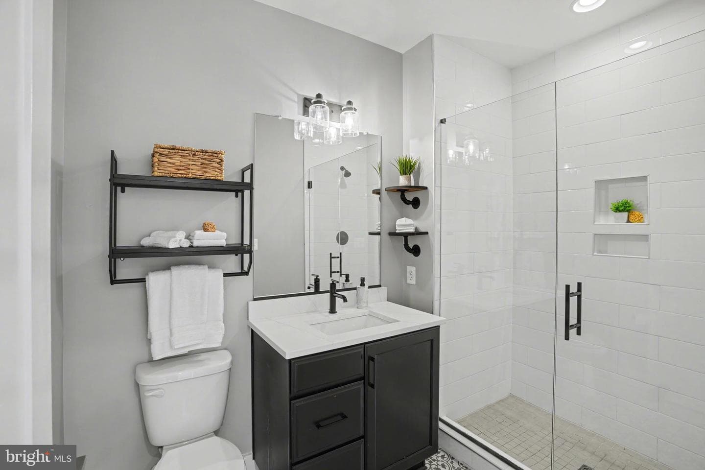 8215 River Road photo 25