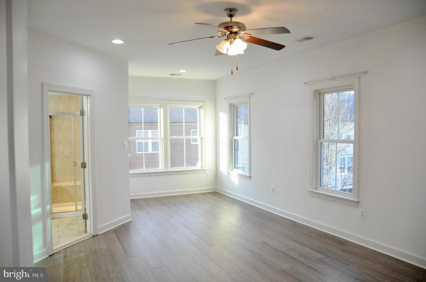 336 Grand Street photo 22