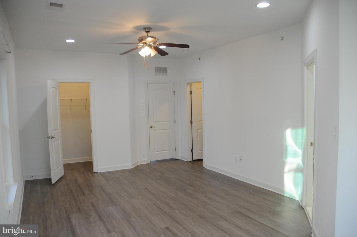 336 Grand Street photo 24
