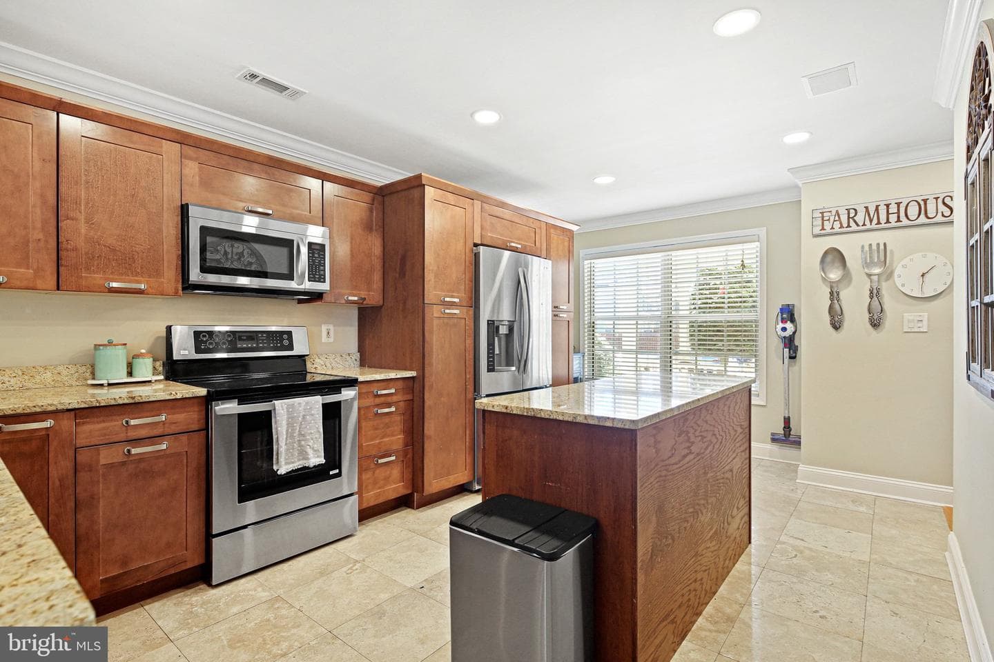 8405 Marketree Circle photo 10