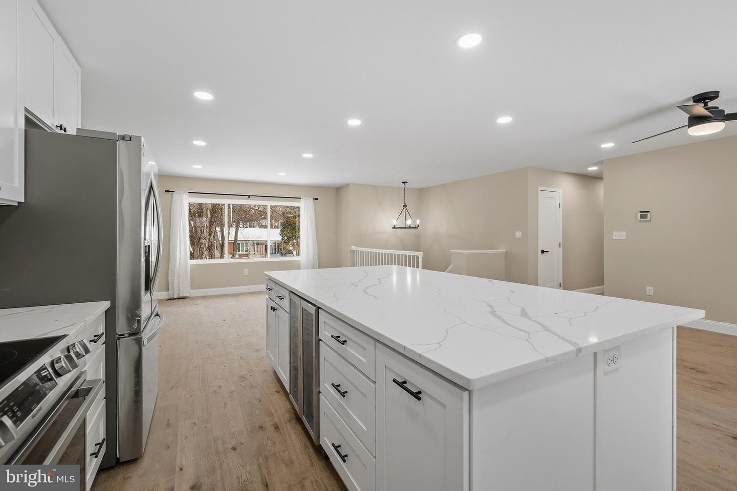 889 Diamond Drive photo 10