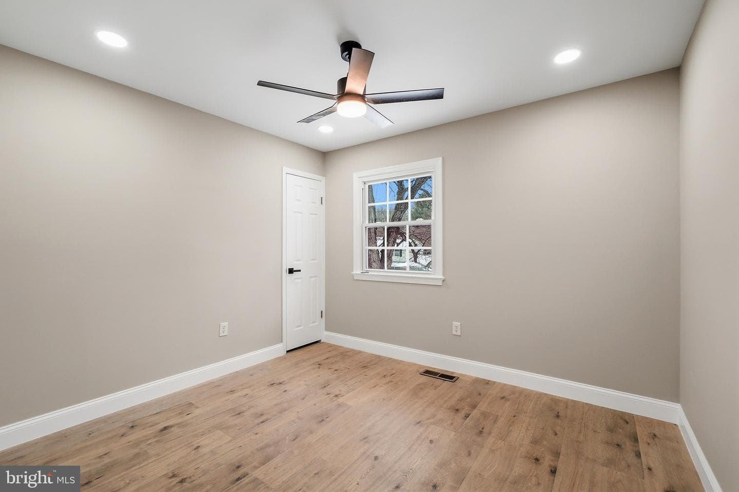 889 Diamond Drive photo 20
