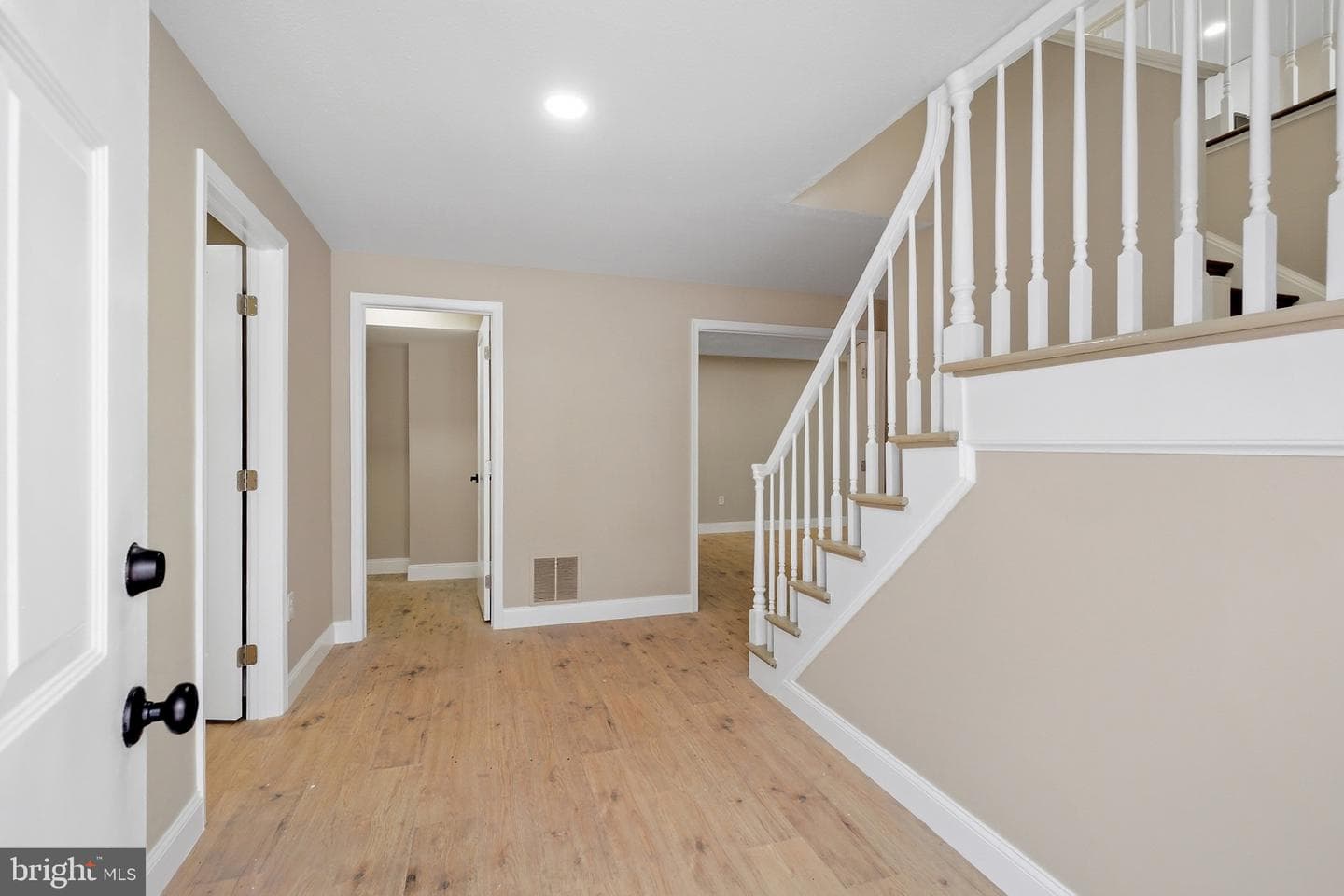 889 Diamond Drive photo 3