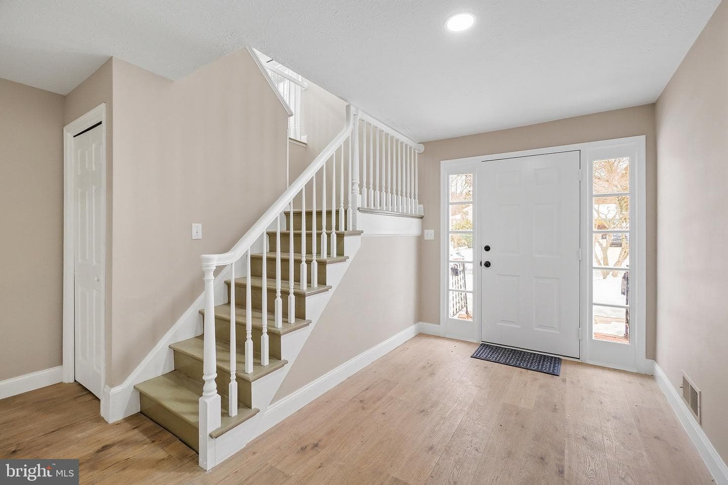 889 Diamond Drive photo 4