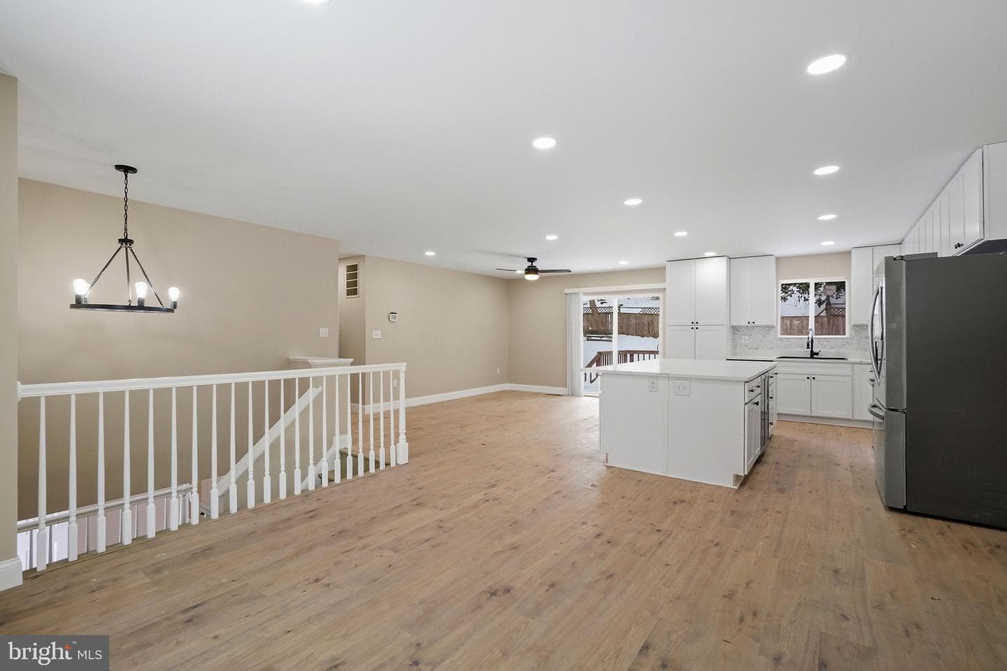 889 Diamond Drive photo 6