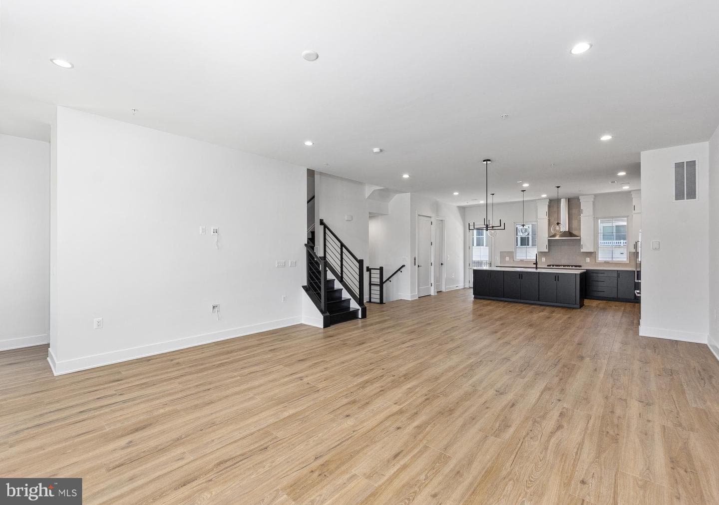 8607 Erdem Place photo 4