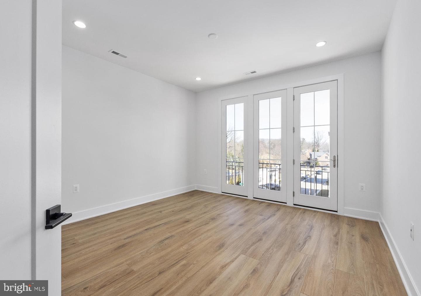 8607 Erdem Place photo 9