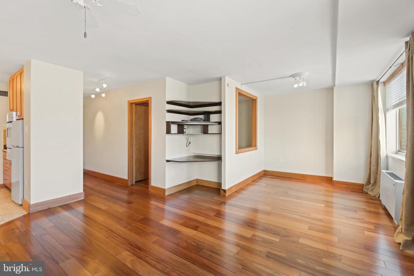 10401 Grosvenor Place #408 photo 3