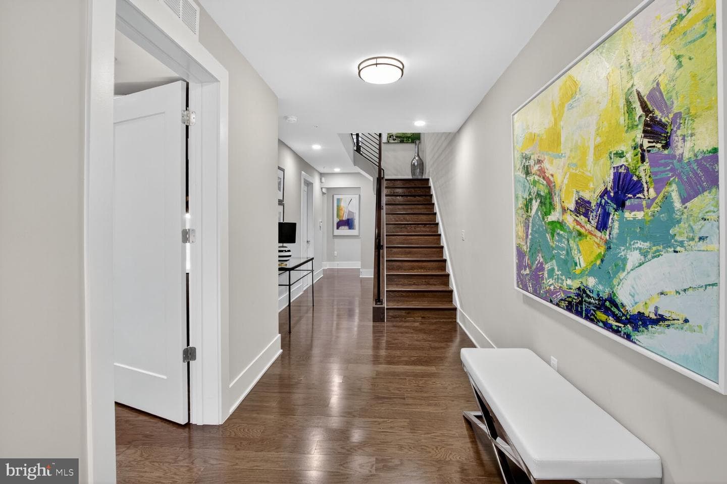 432 Barlow Place photo 4