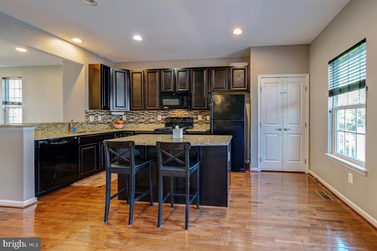 3925 Broadheath Circle photo 11
