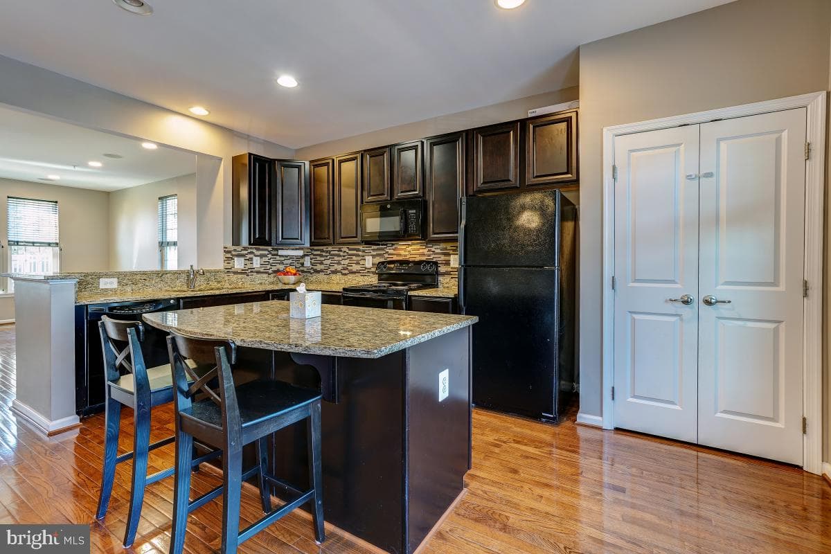 3925 Broadheath Circle photo 14