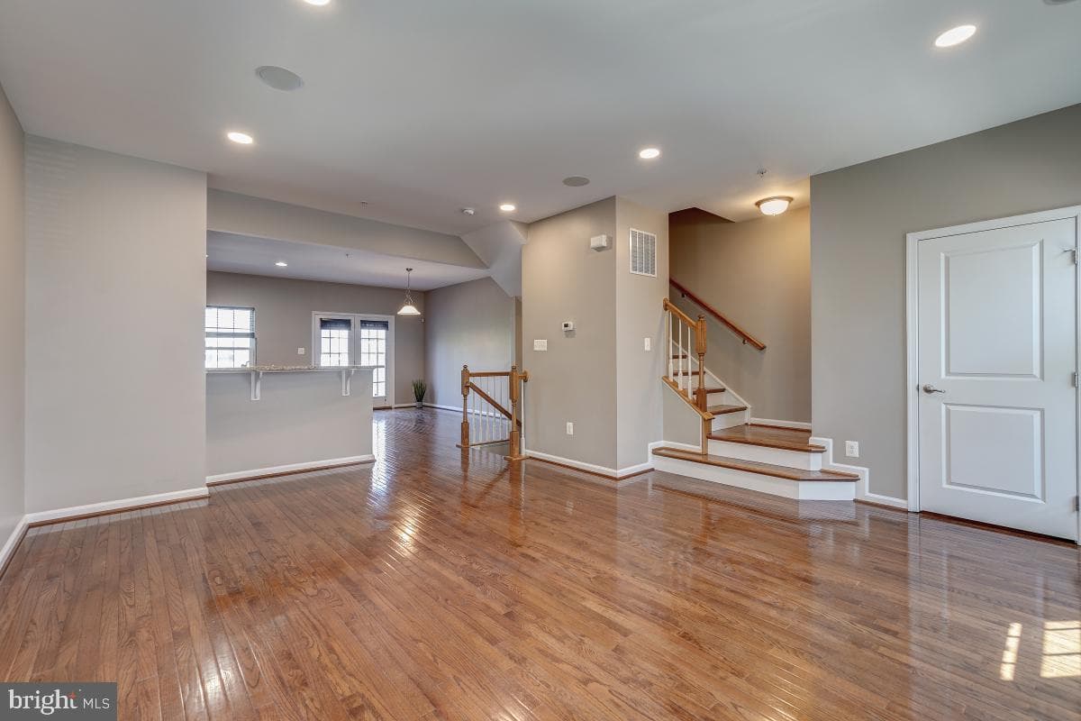 3925 Broadheath Circle photo 17