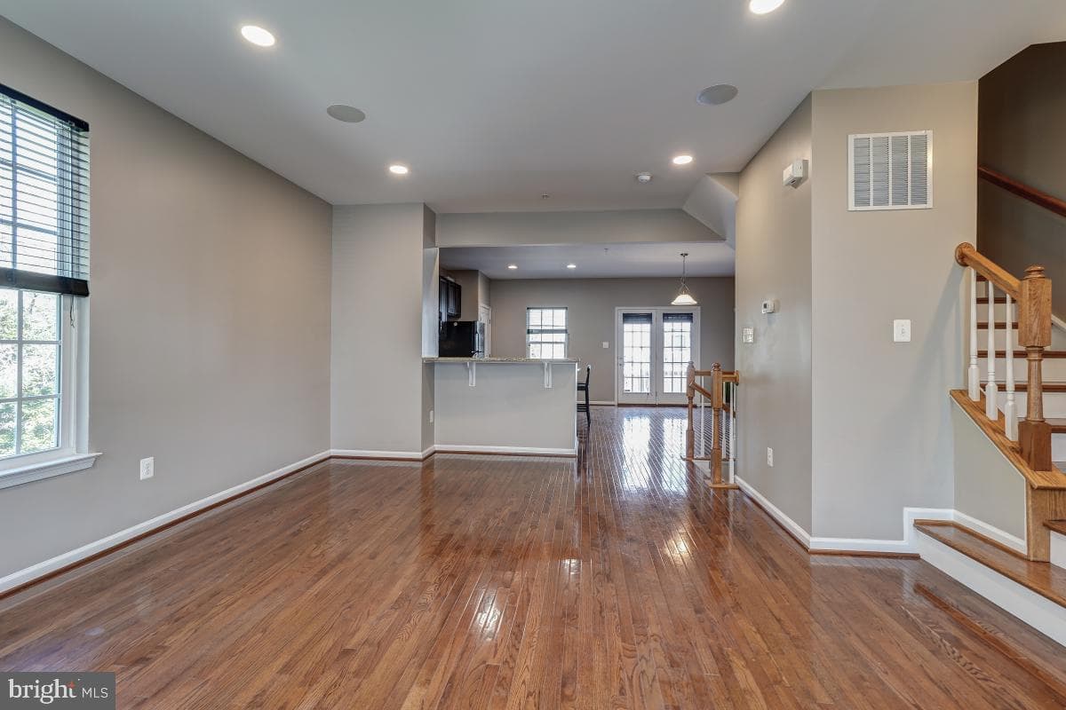 3925 Broadheath Circle photo 18
