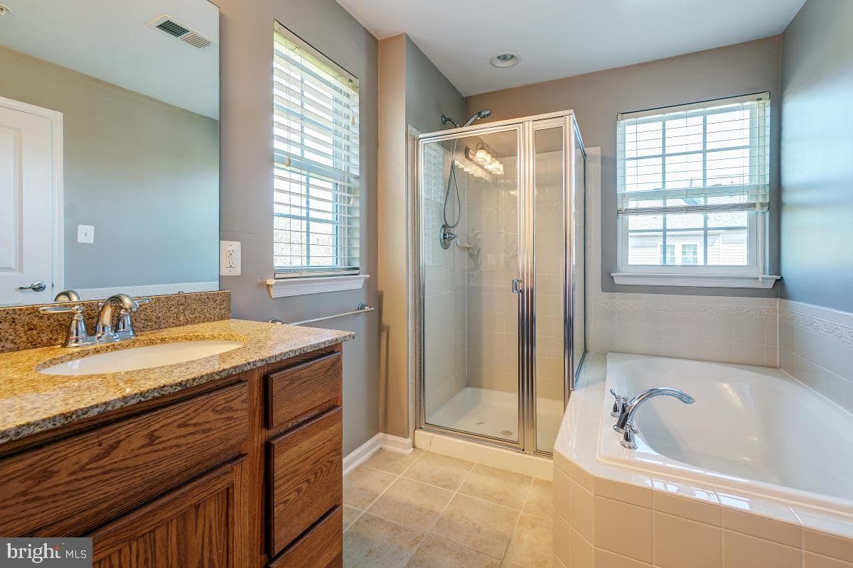3925 Broadheath Circle photo 25
