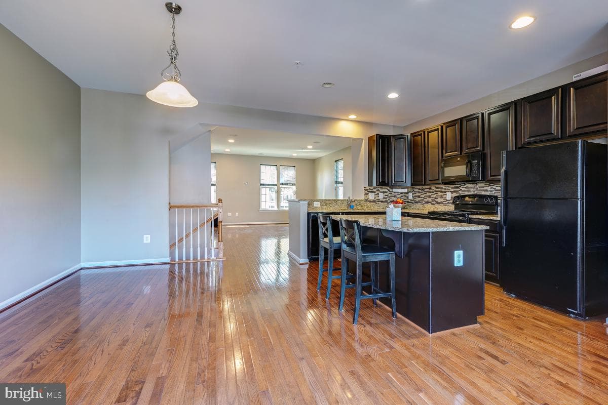 3925 Broadheath Circle photo 8