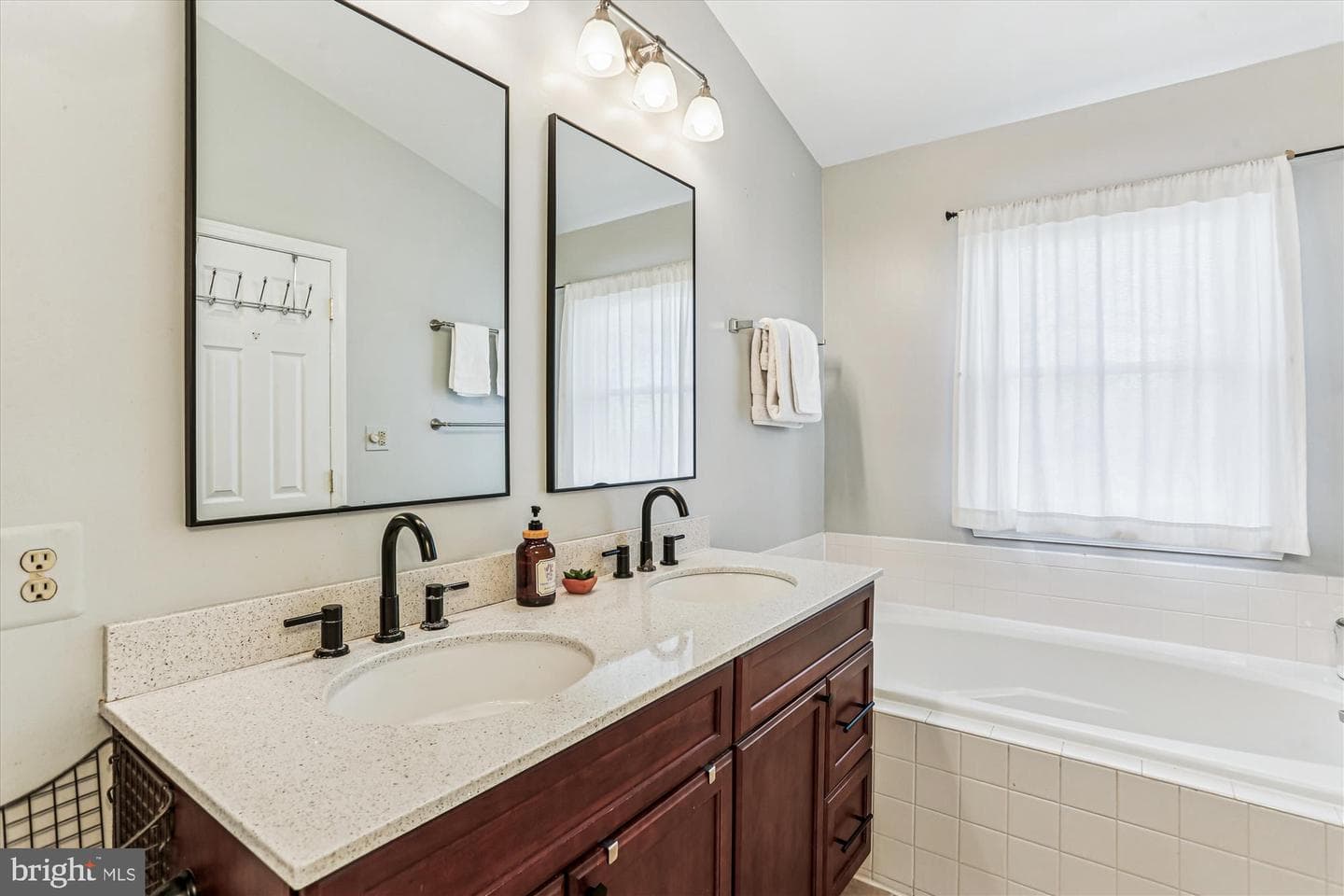 730 Kent Oaks Way photo 23
