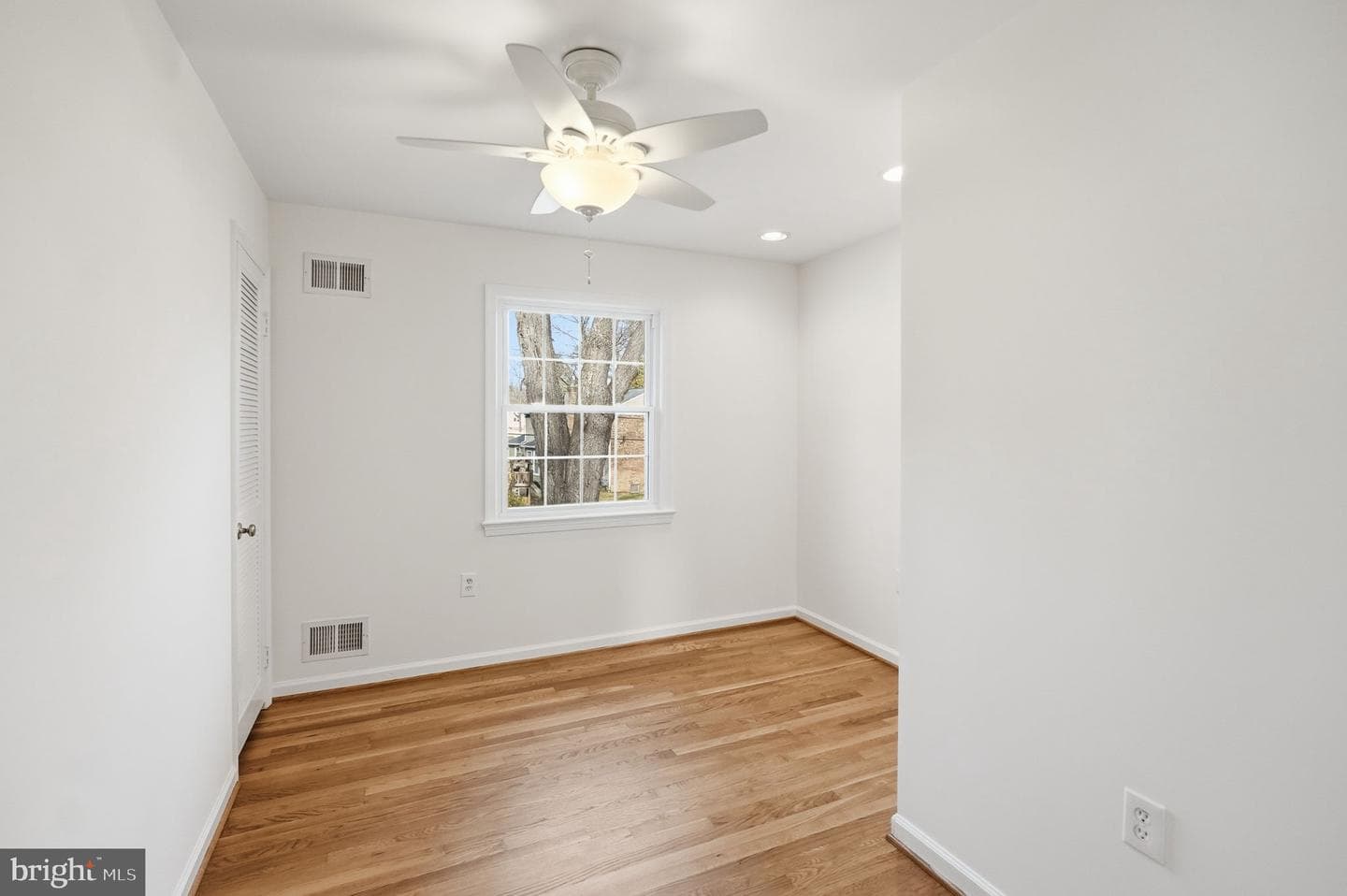 8802 Liberty Lane photo 17