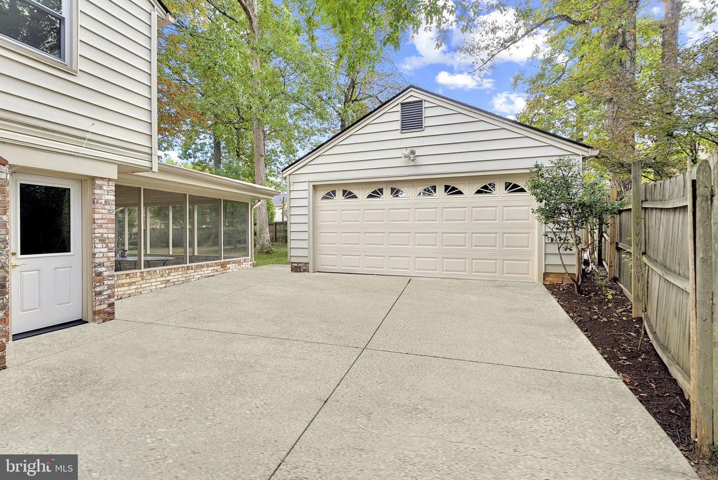 8802 Liberty Lane photo 27