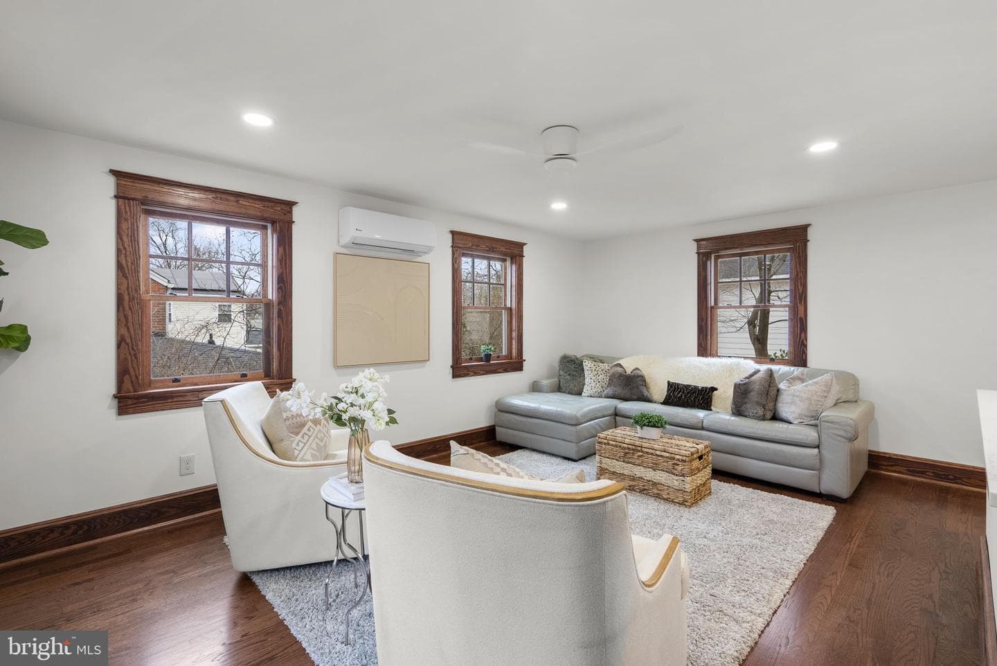 9403 Warren Street photo 18