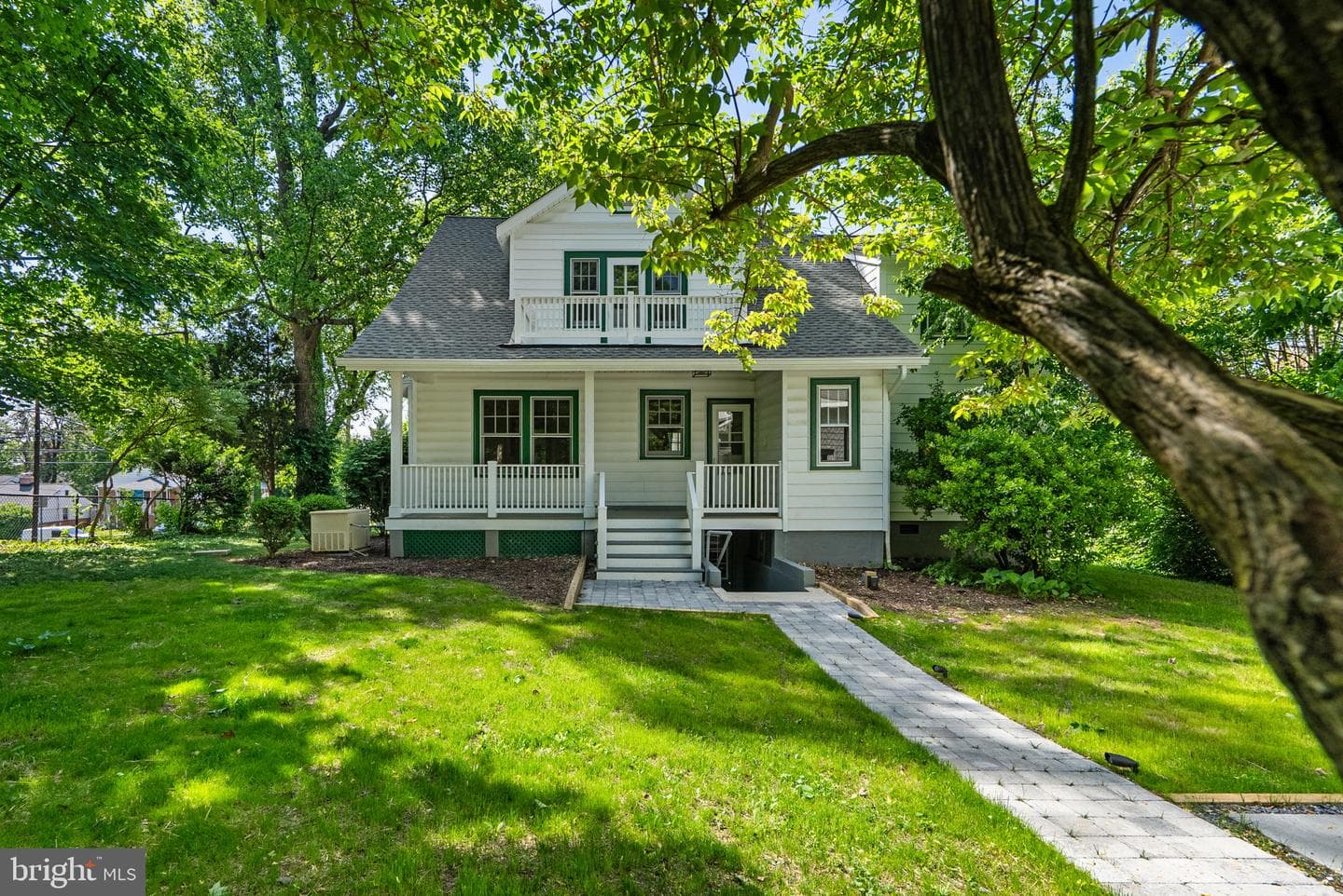 9403 Warren Street photo 3