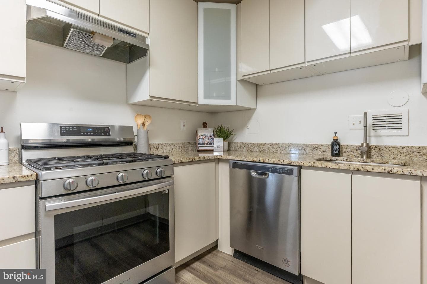 4515 Willard Avenue #609 photo 8