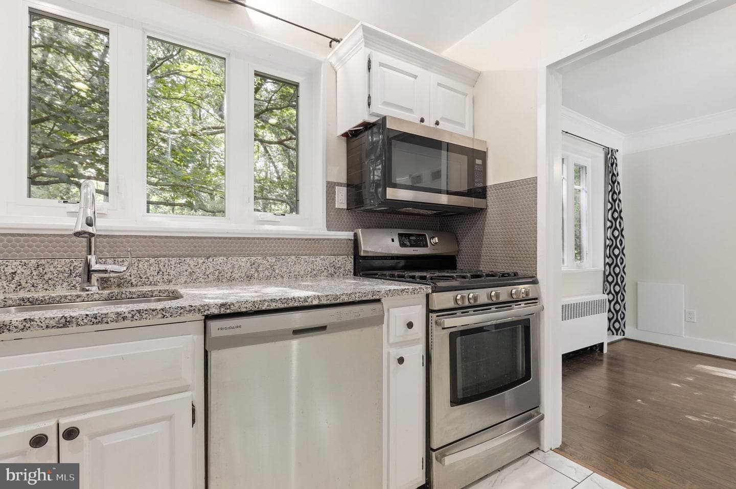 10315 Montrose Avenue #202 photo 11