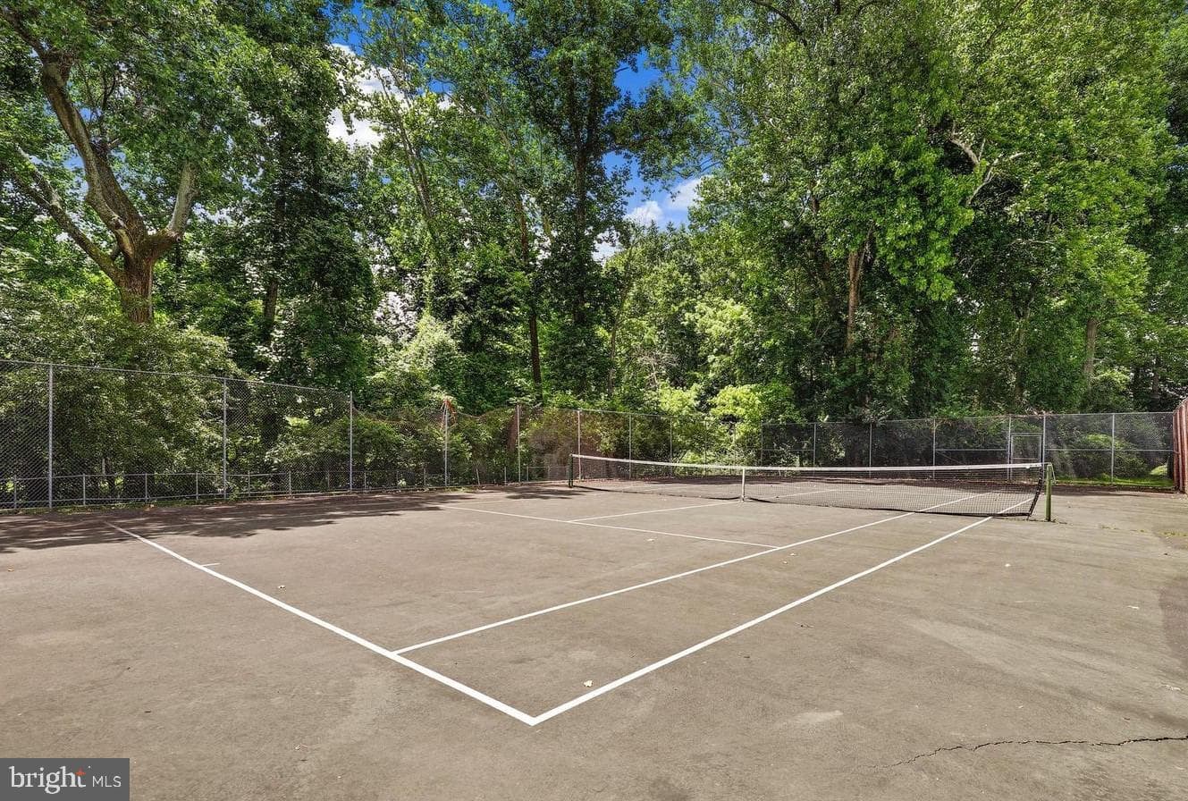10315 Montrose Avenue #202 photo 26