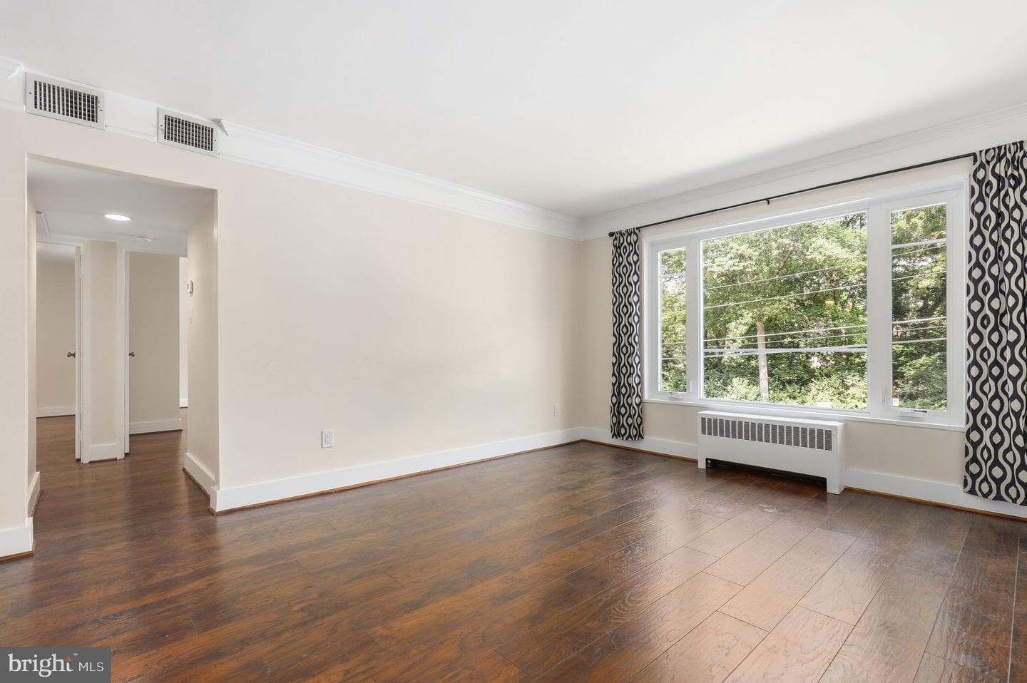 10315 Montrose Avenue #202 photo 4