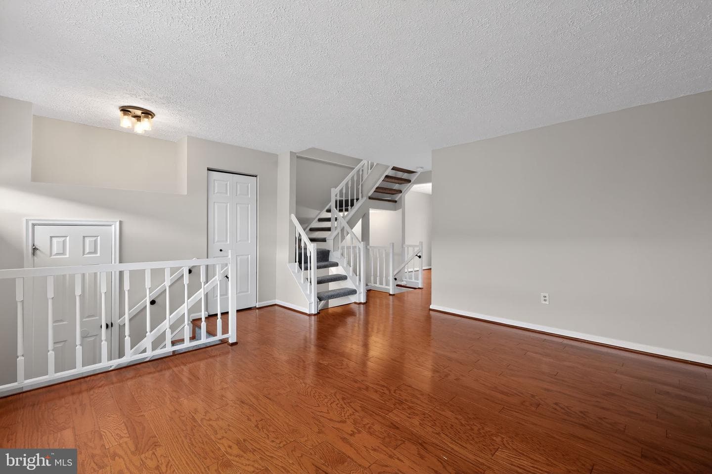 808 Suffield Drive photo 4