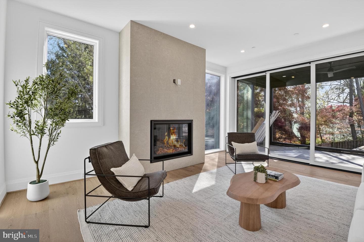 5011 Newport Avenue photo 10