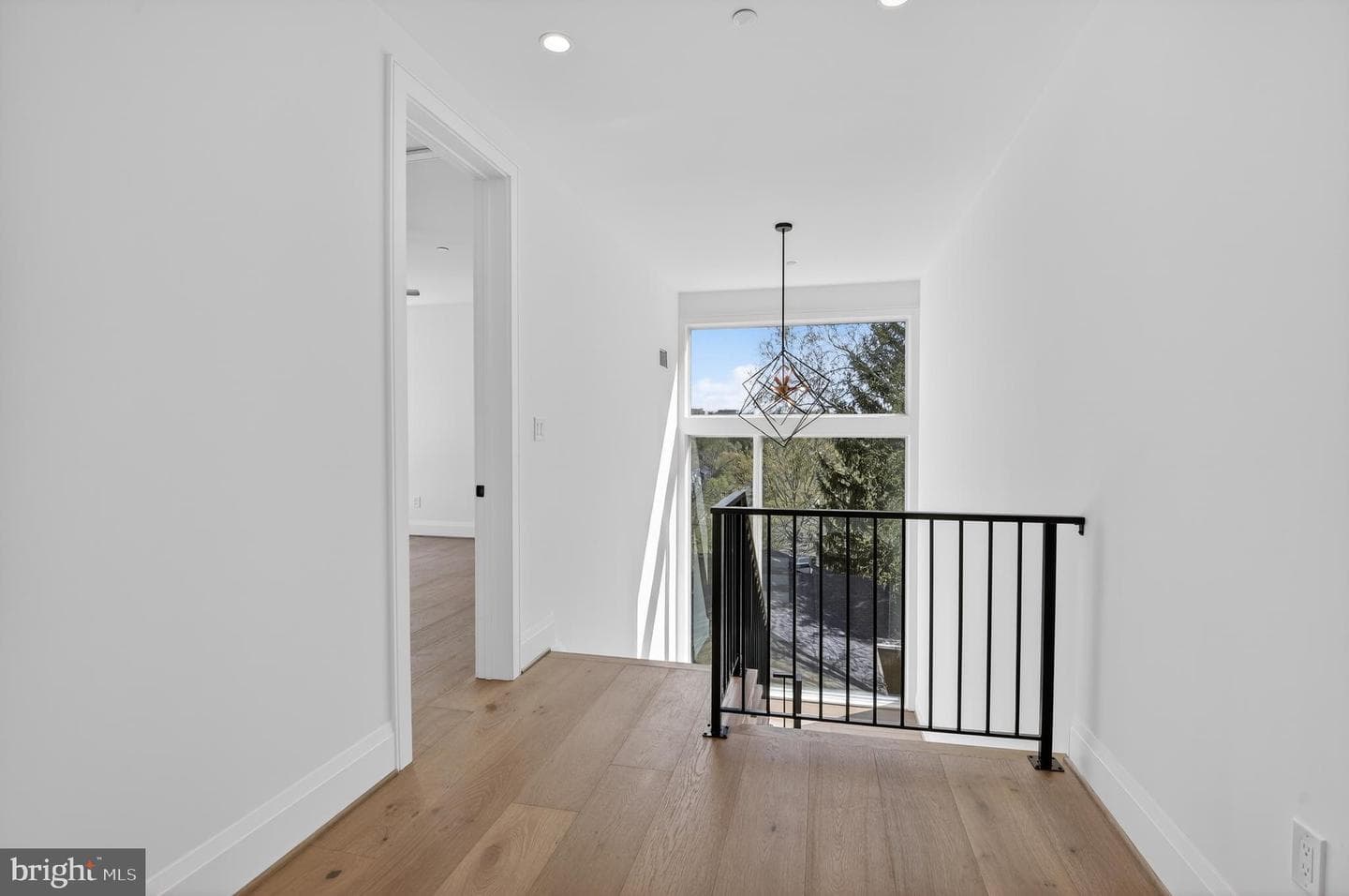 5011 Newport Avenue photo 27