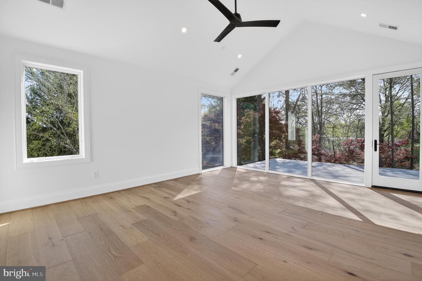 5011 Newport Avenue photo 30