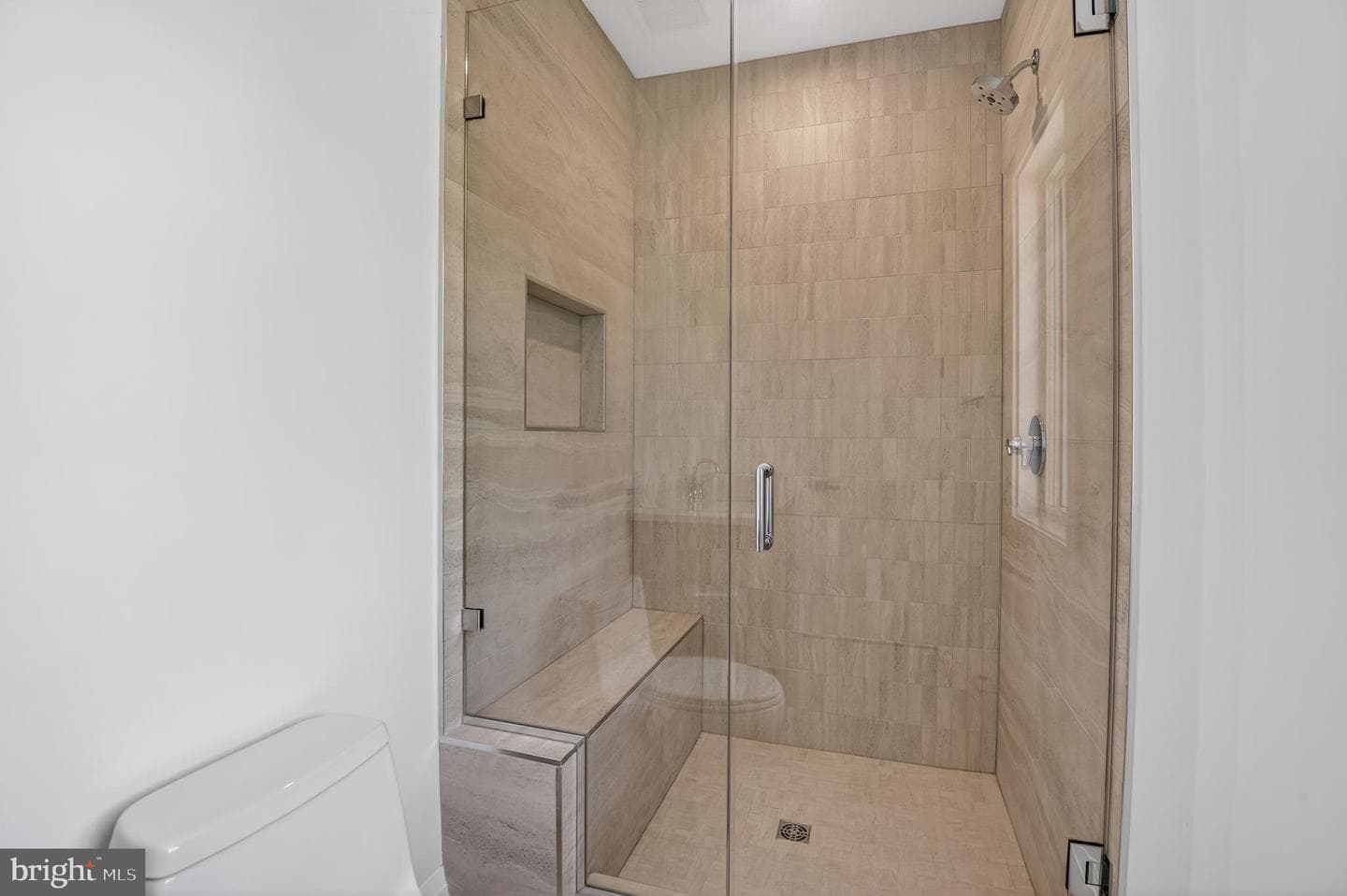 5011 Newport Avenue photo 41