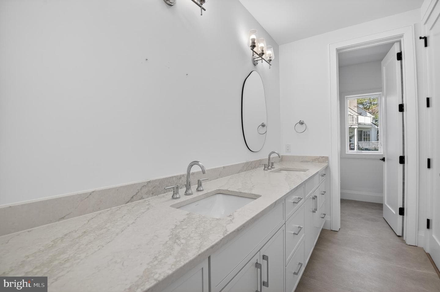5011 Newport Avenue photo 45