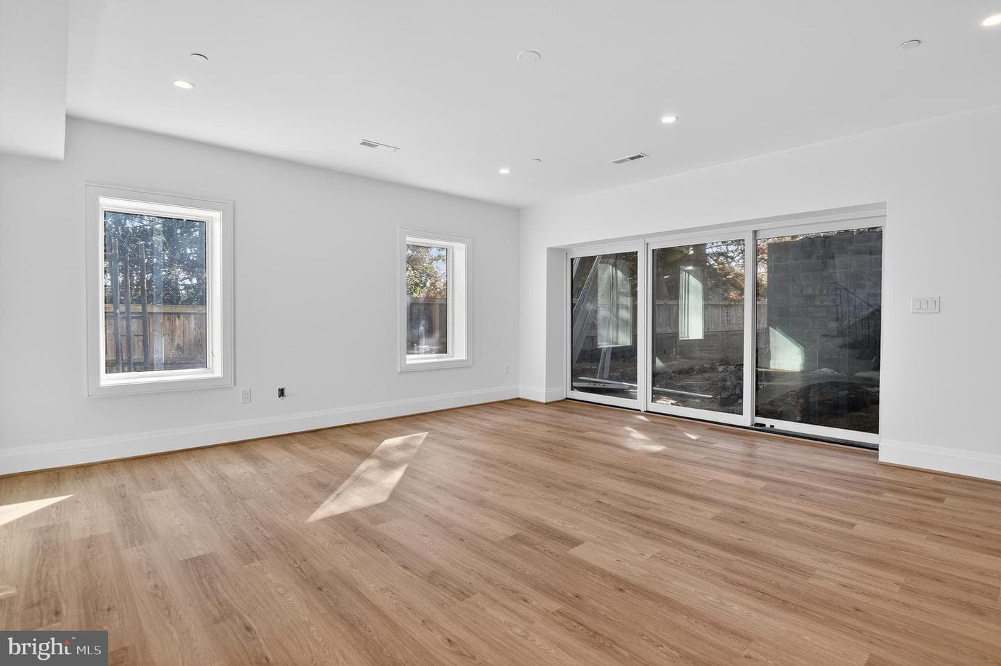 5011 Newport Avenue photo 50