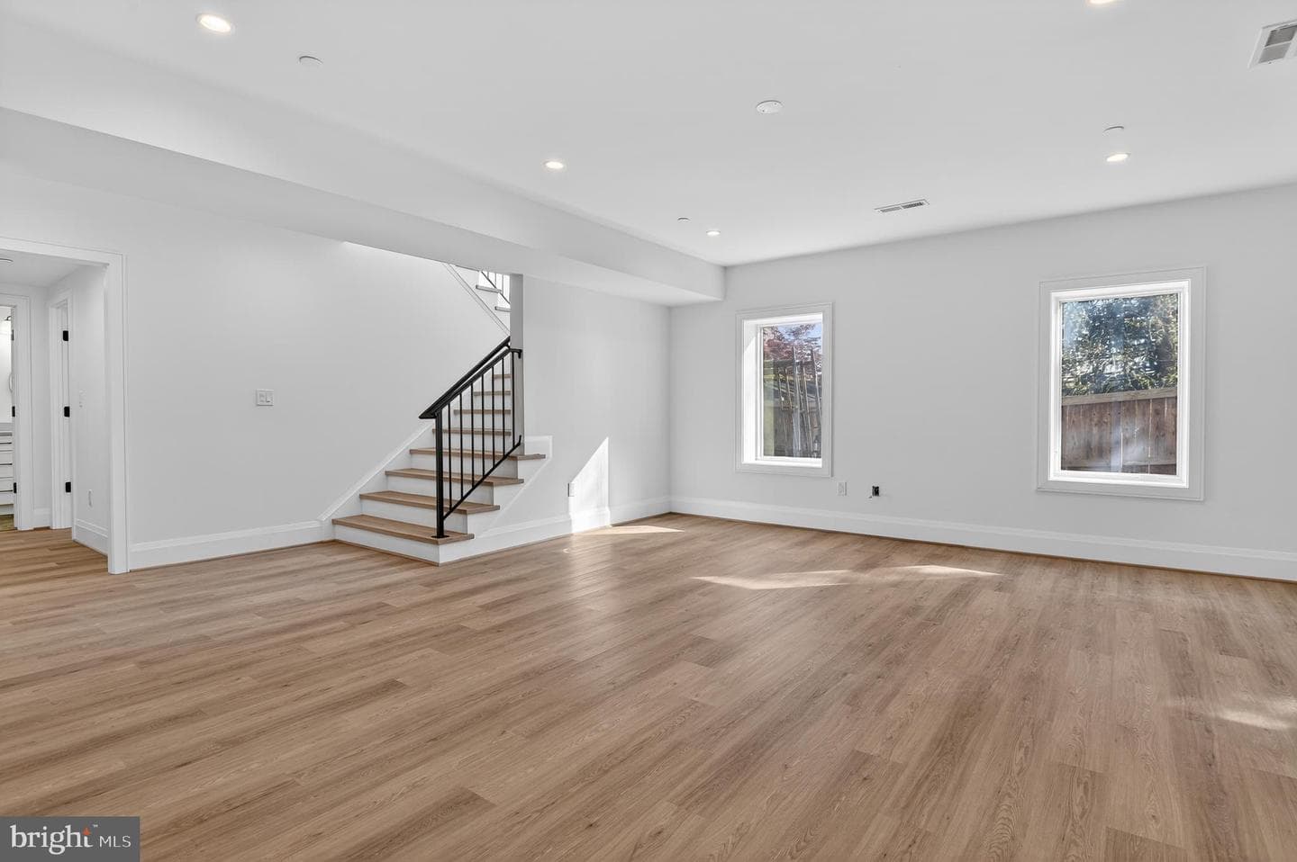 5011 Newport Avenue photo 51