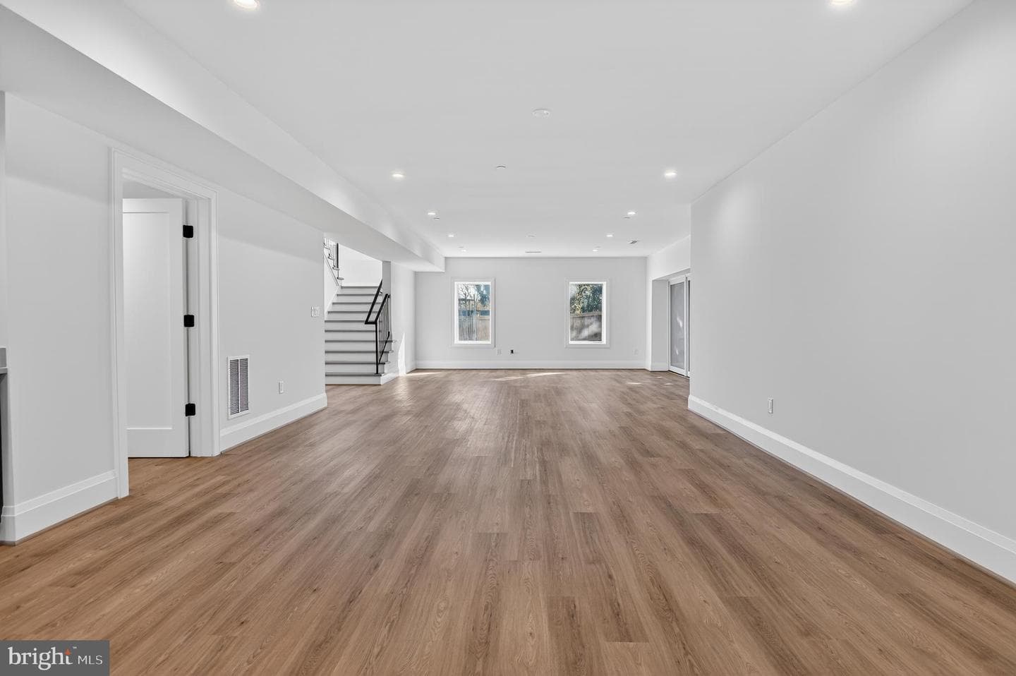5011 Newport Avenue photo 52