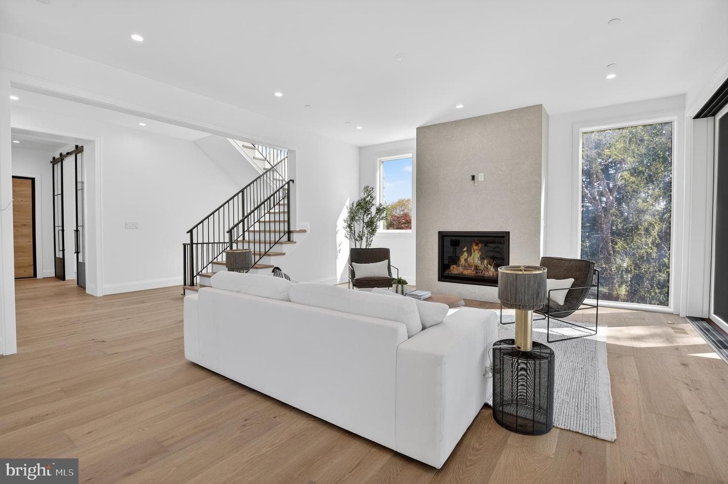 5011 Newport Avenue photo 9