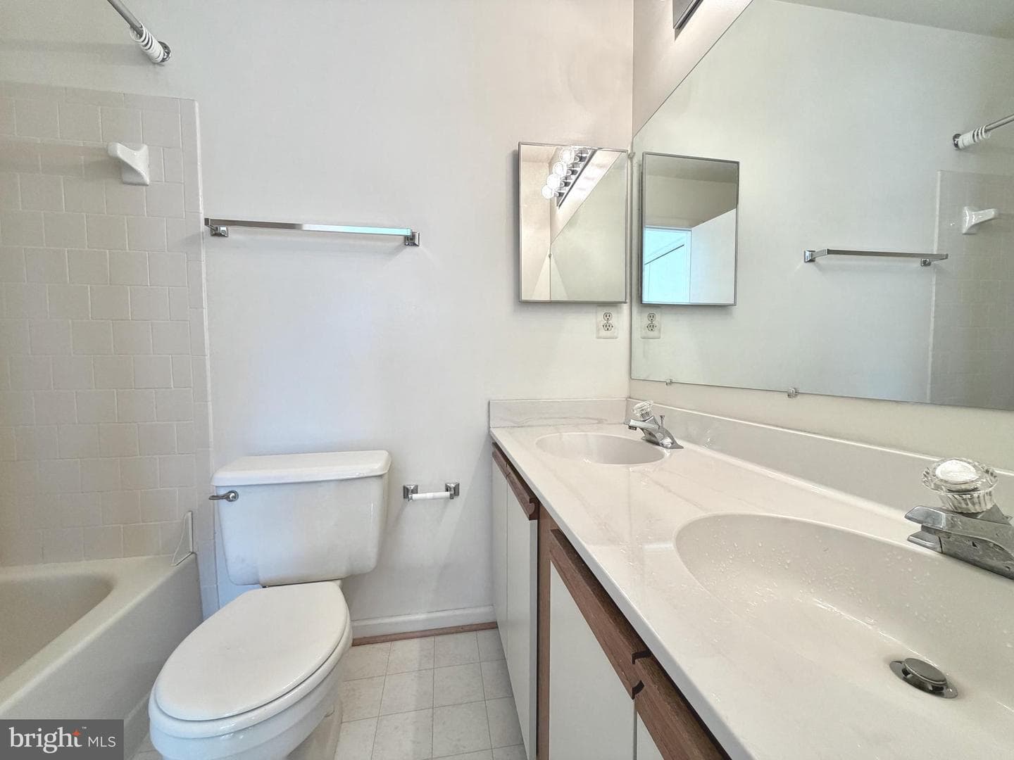 3824 Swan House Court photo 14