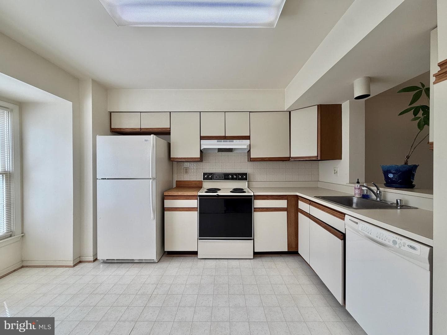 3824 Swan House Court photo 3