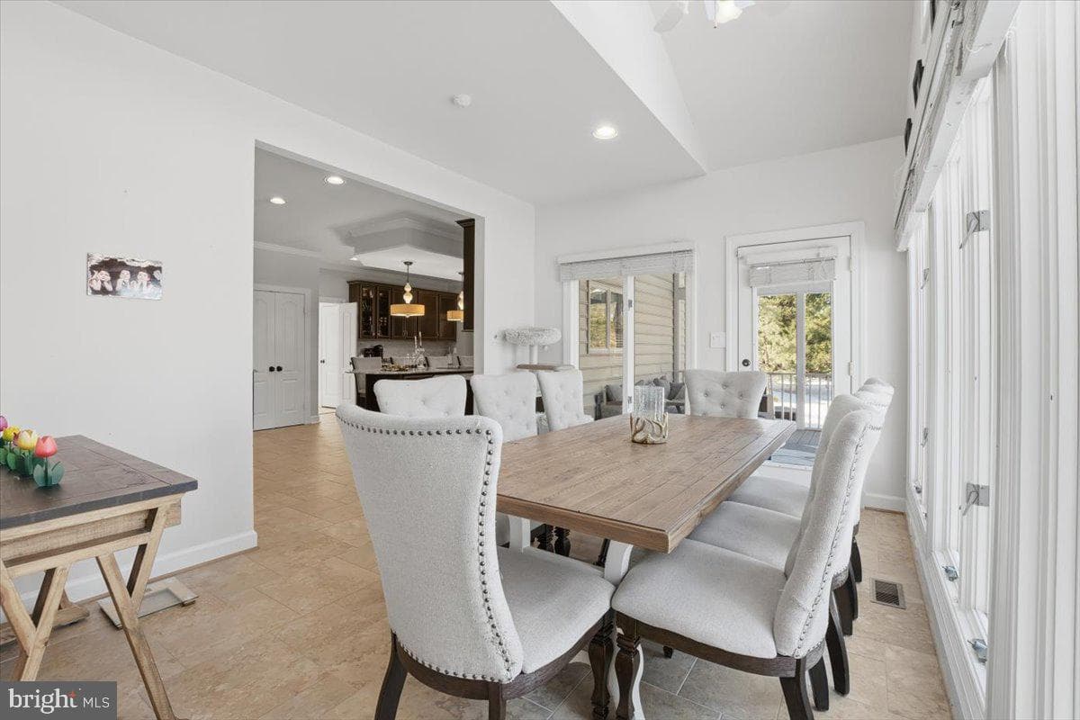 11221 Welland Street photo 20