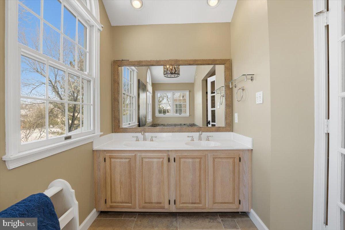 11221 Welland Street photo 41