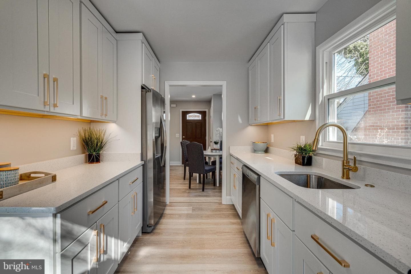 327 Howard Avenue photo 10