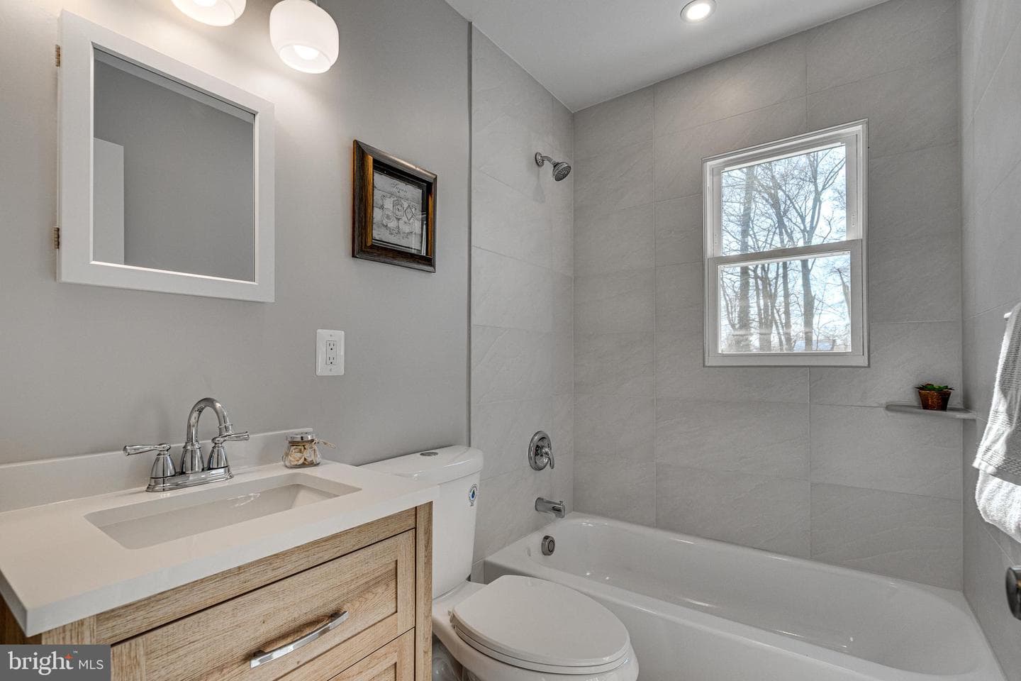 327 Howard Avenue photo 14