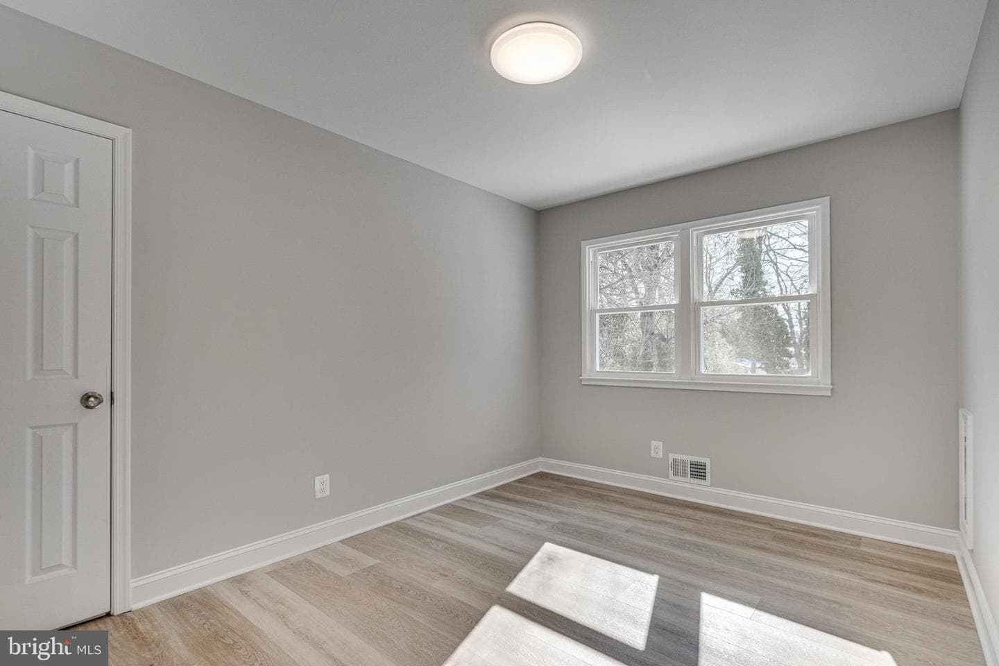 327 Howard Avenue photo 16