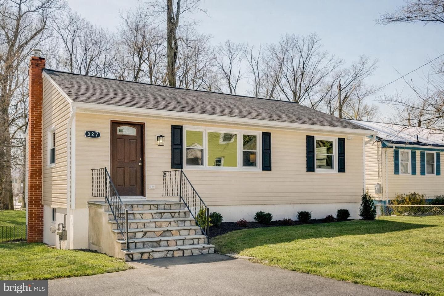 327 Howard Avenue photo 2